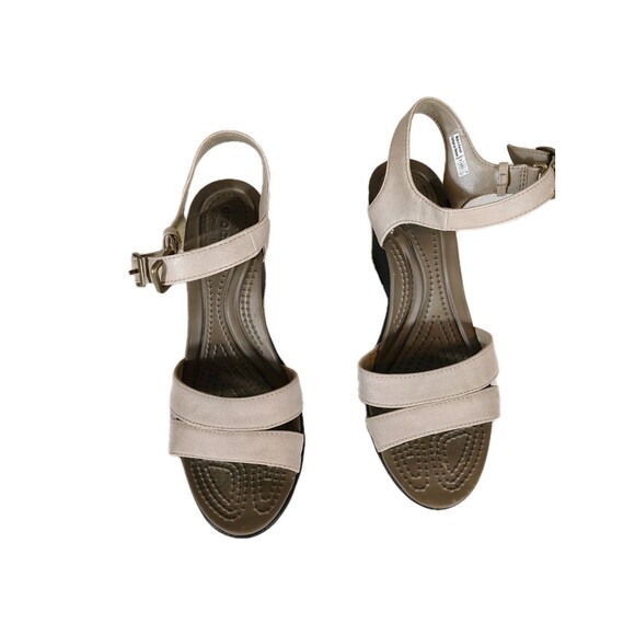 Crocs Leigh II Wedge Size 6 Comfort Sandals Ankle Strap Womens Tan Beige Neutral - Picture 2 of 7